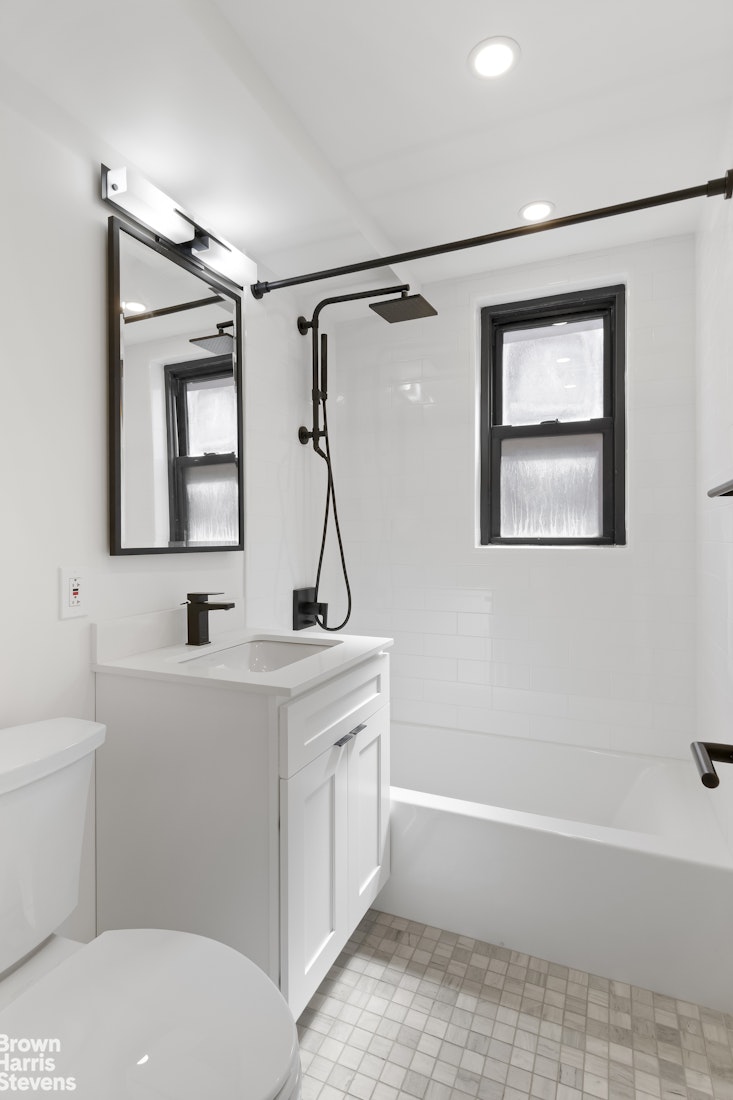 233 East 69th Street, Unit 8I Manhattan, NY 10021 - Photo 10 of 12