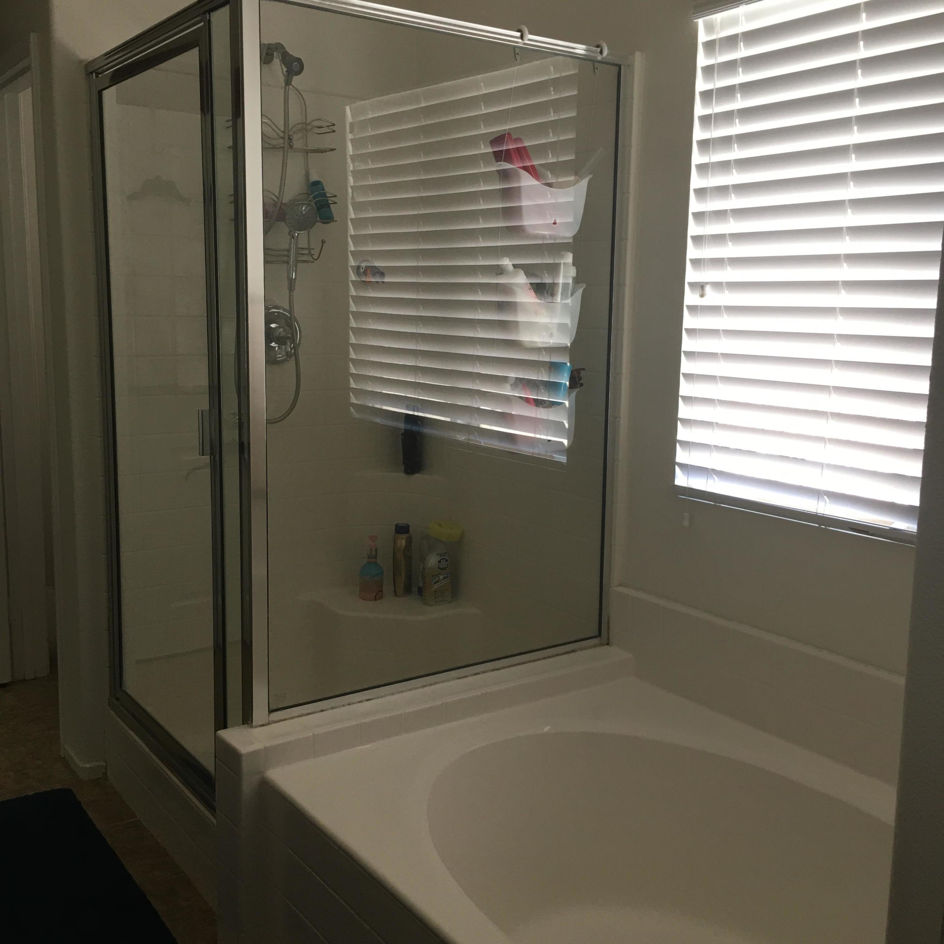 67874 Rio Largo Road Cathedral City, CA 92234 - Photo 15 of 20 a bathroom with a bathtub