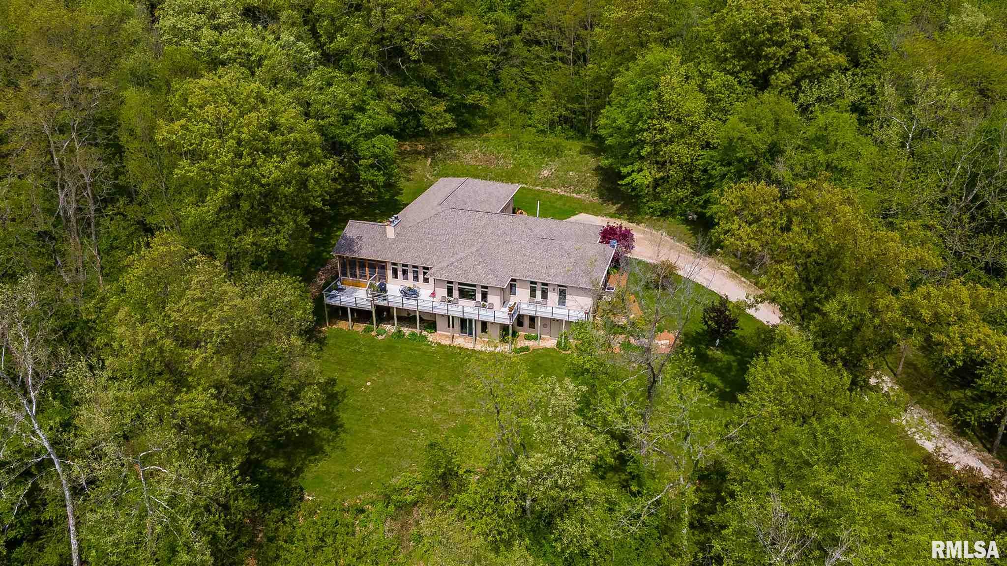 2016 Geneva Hills Road Muscatine, IA 52761 - Photo 5 of 49 Gallery Image 5