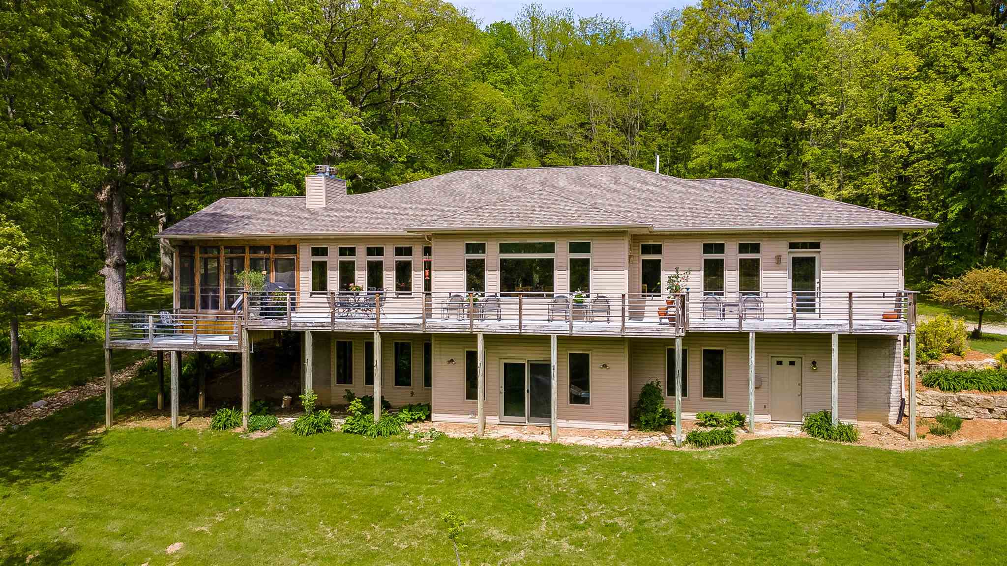 2016 Geneva Hills Road Muscatine, IA 52761 - Photo 8 of 49 Gallery Image 8