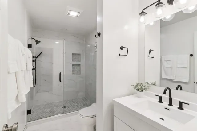 $2,480 | 3008 North Spaulding Avenue, Chicago, IL 60618