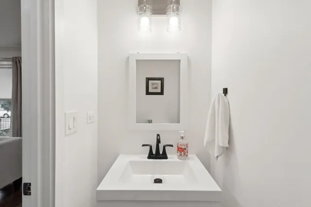 $2,480 | 3008 North Spaulding Avenue, Chicago, IL 60618