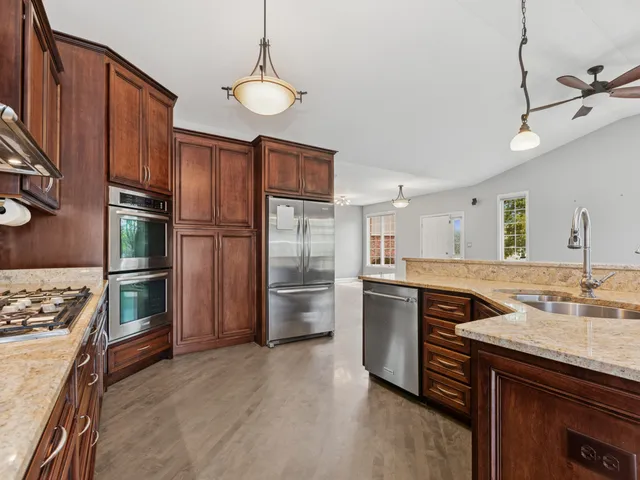 $435,000 | 13828 Crescenzo Drive, Manhattan, IL 60442