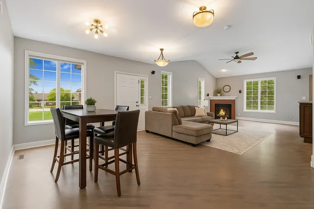 $435,000 | 13828 Crescenzo Drive, Manhattan, IL 60442