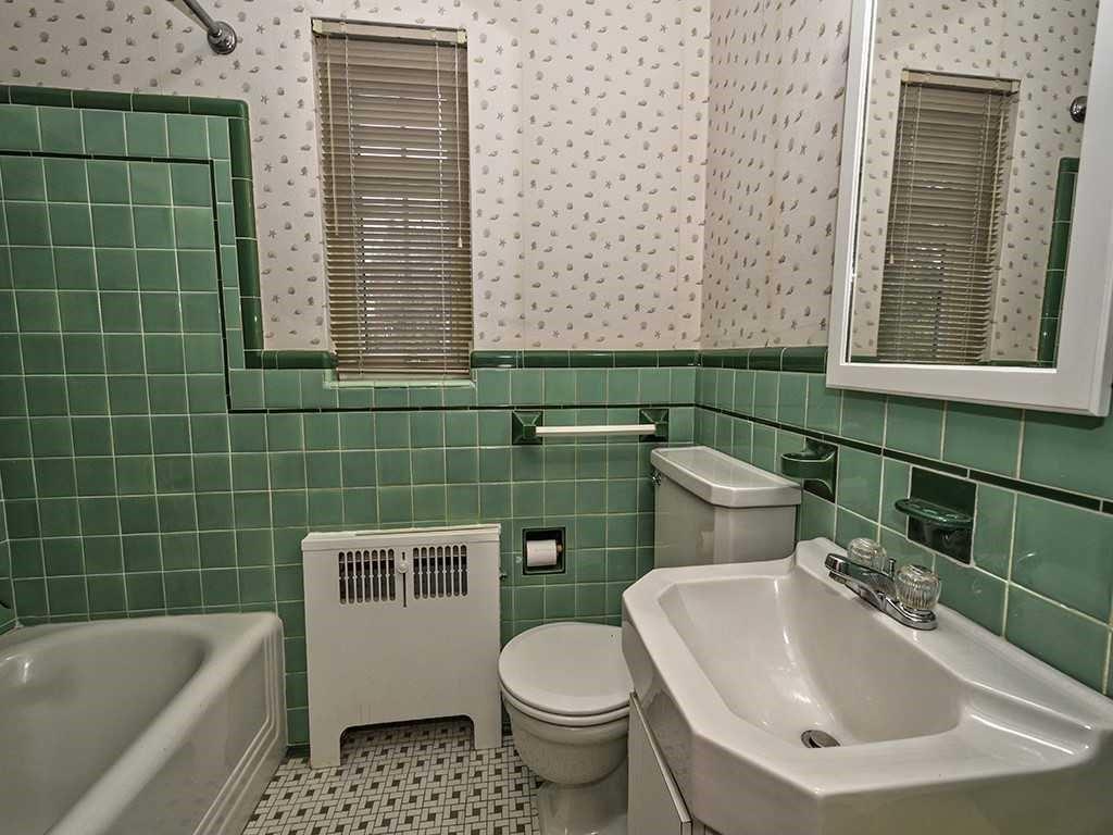 627 Beverly Road Mt. Lebanon, PA 15243 - Photo 15 of 21 Main Bath.