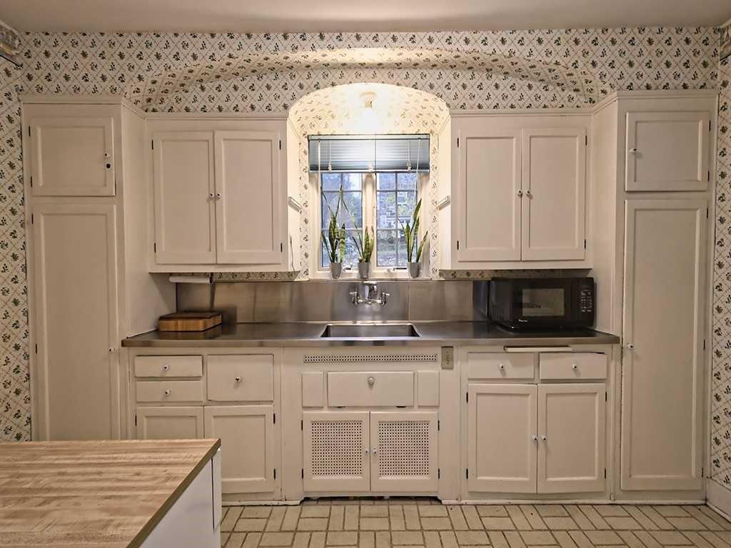 627 Beverly Road Mt. Lebanon, PA 15243 - Photo 7 of 21 Charming Kitchen with Great Potential.