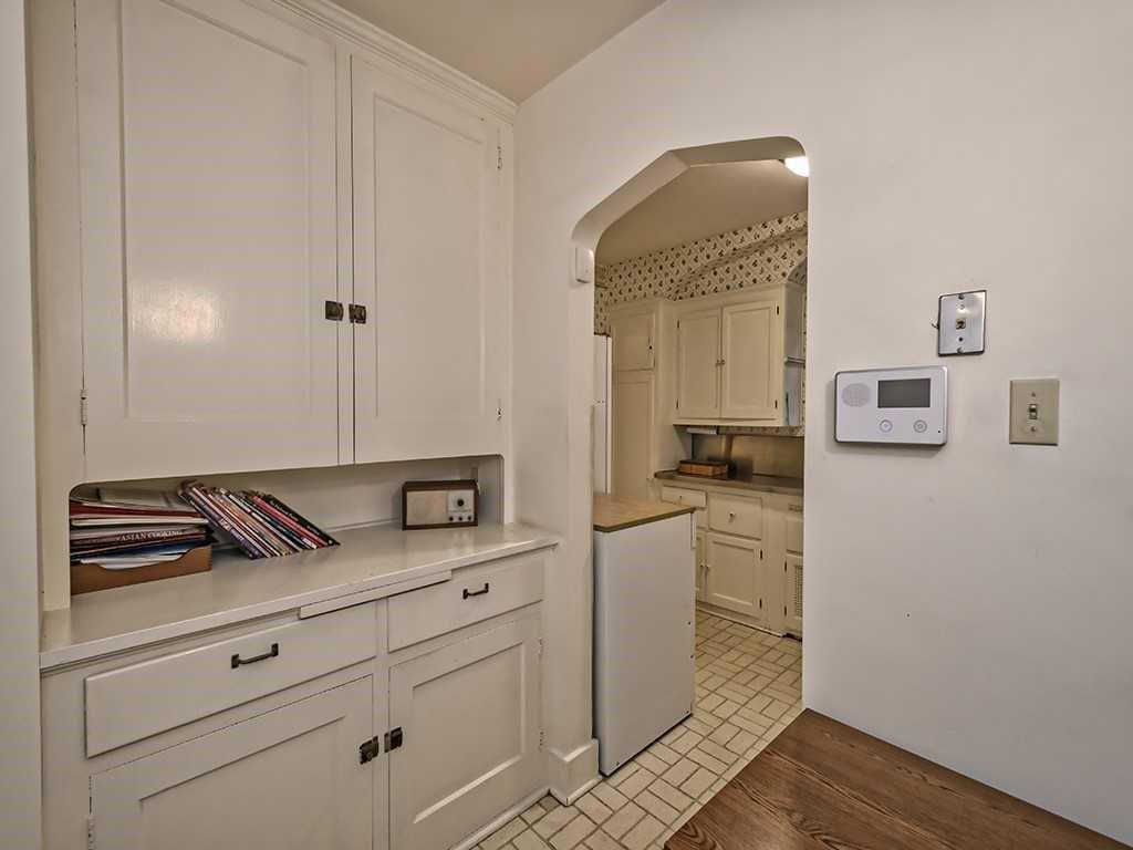 627 Beverly Road Mt. Lebanon, PA 15243 - Photo 10 of 21 Breakfast Nook. Open to Kitchen and Dining Room.