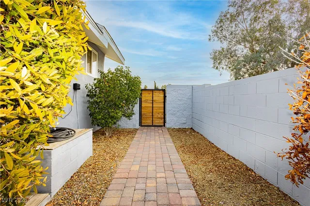 $479,900 | 648 Avenue C, Boulder City, NV 89005