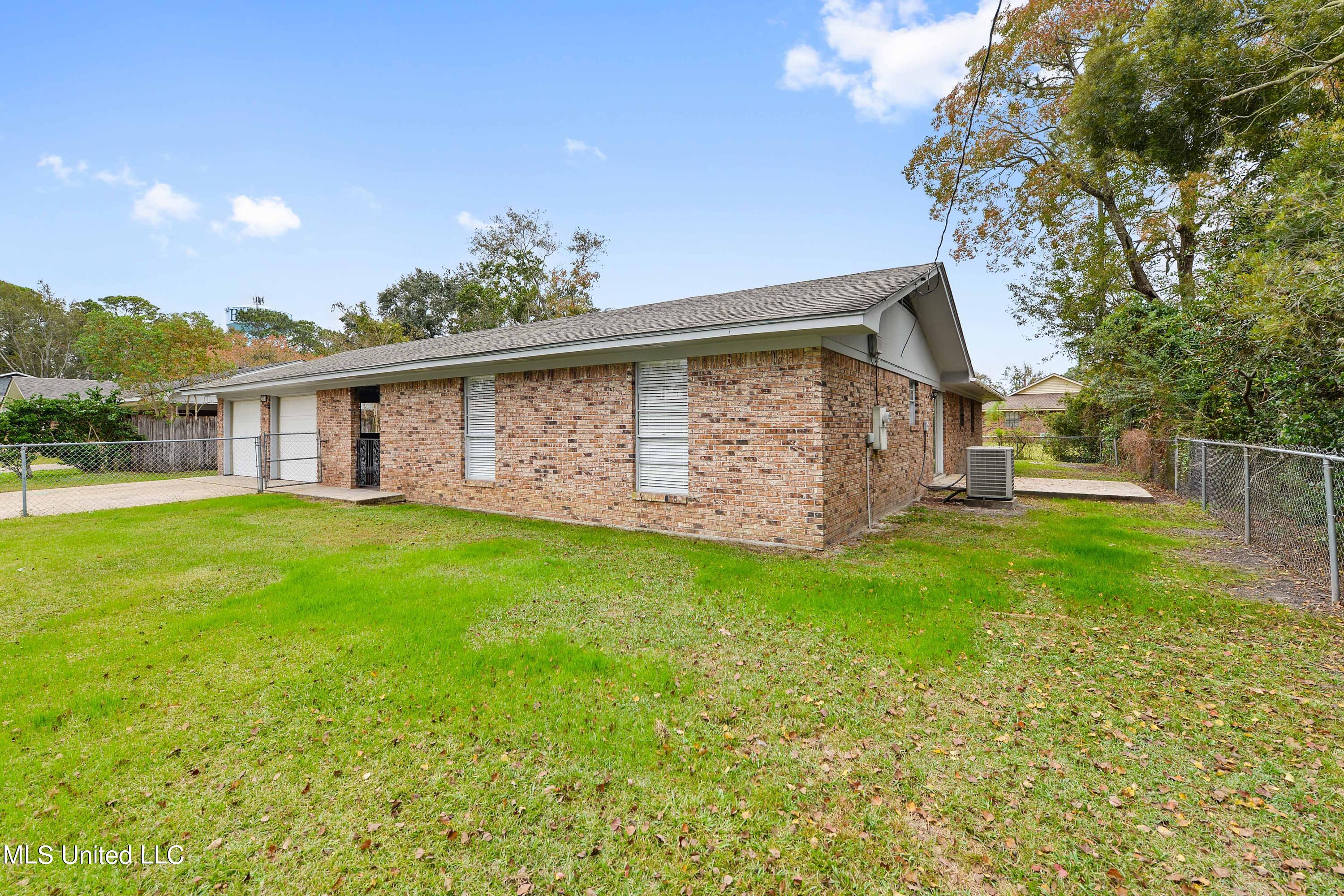 2173 Old Popp's Ferry Road Biloxi, MS 39532 - Photo 1 of 20 002