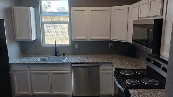 $1,800 | 829 East Baltimore Avenue, Fort Worth, TX 76104