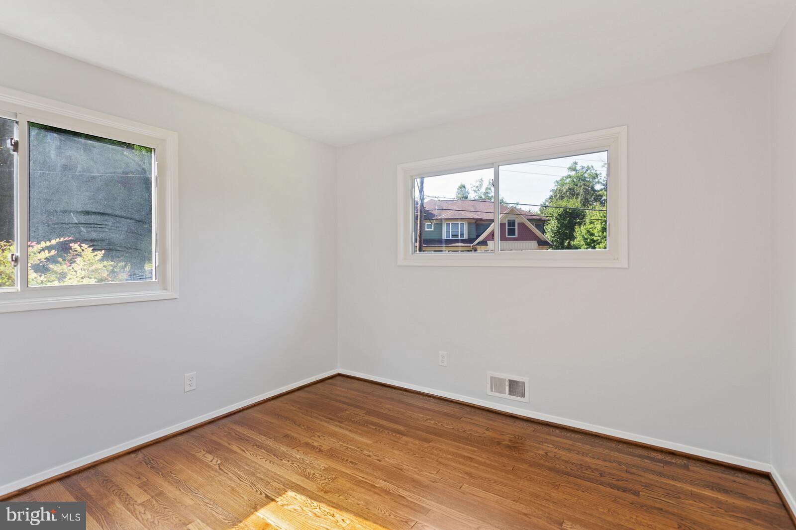 4132 Roberts Road Fairfax, VA 22030 - Photo 15 of 32 Upper Level: Bedroom 3