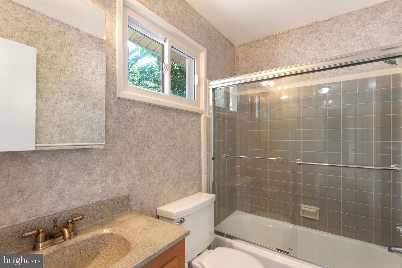 4132 Roberts Road Fairfax, VA 22030 - Photo 19 of 32 Upper Level: Full Bath