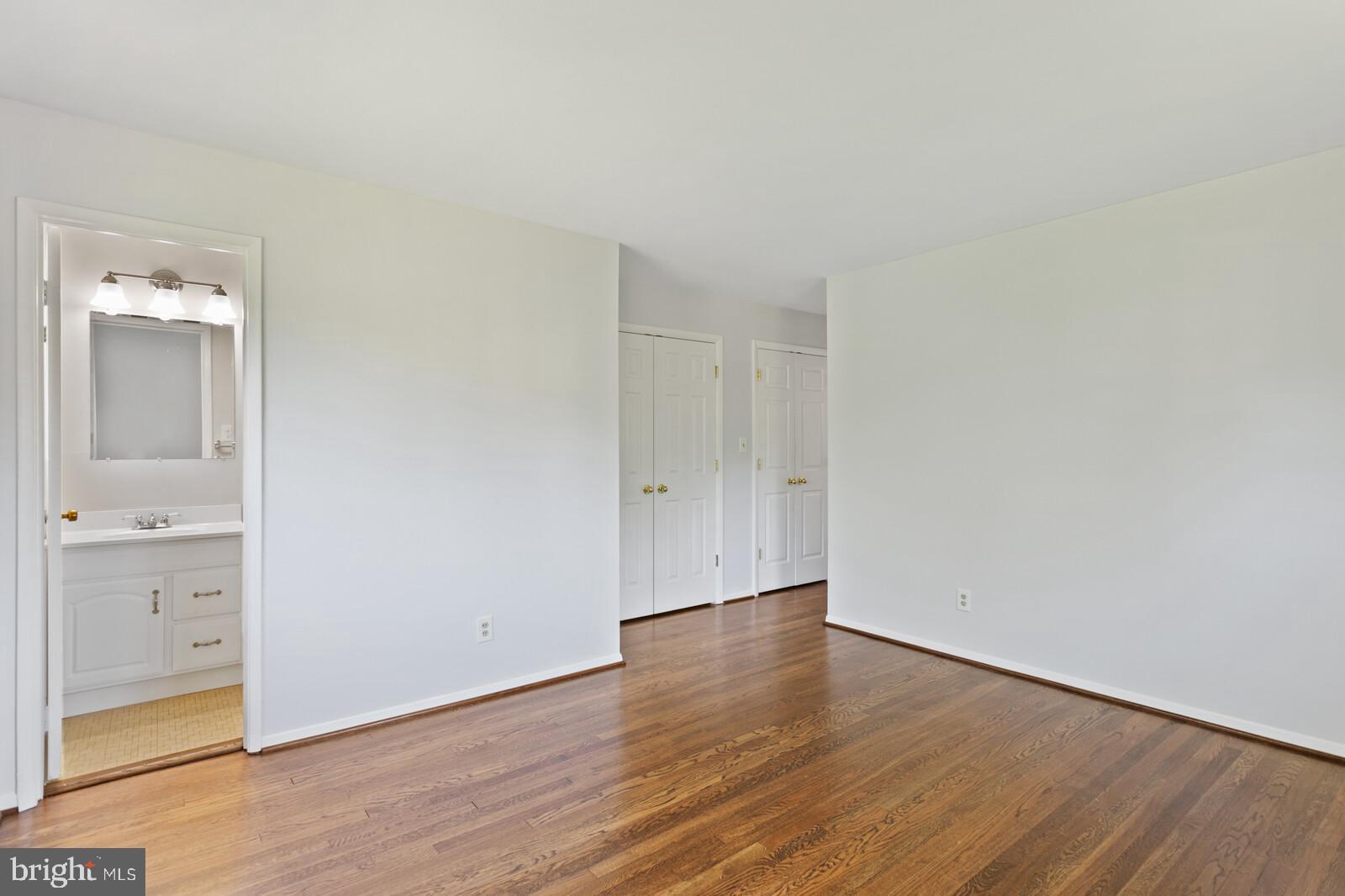 4132 Roberts Road Fairfax, VA 22030 - Photo 21 of 32 Upper Level: Master Bedroom