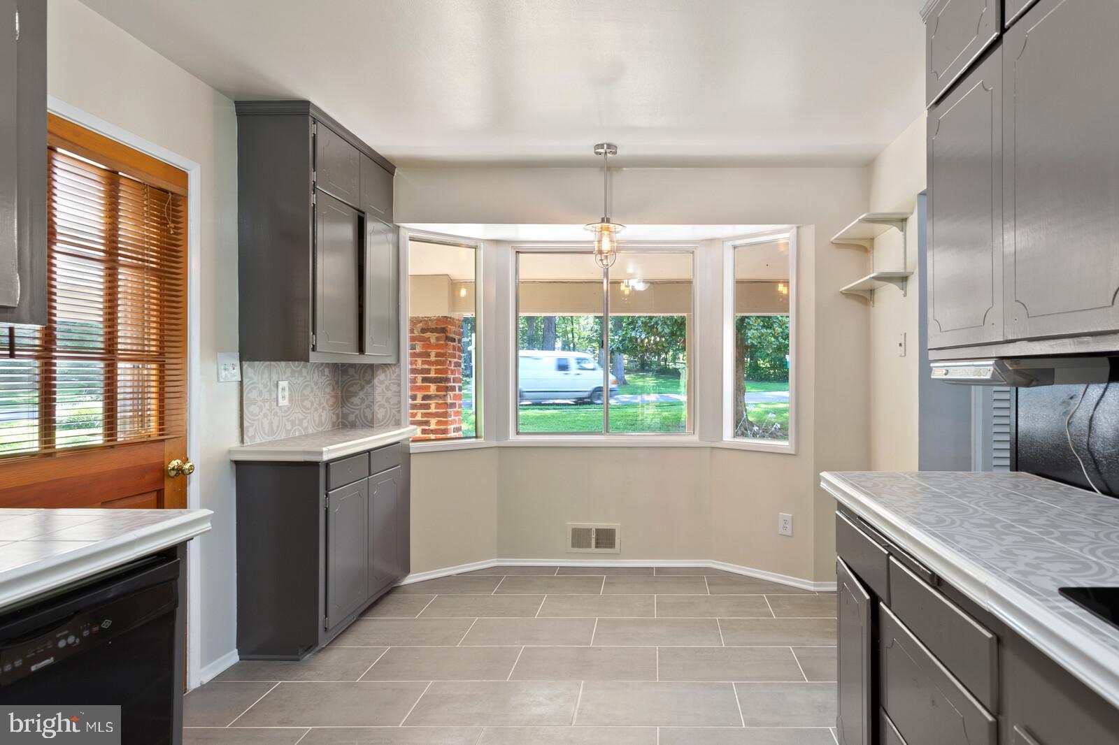 Kitchen & Eating Area