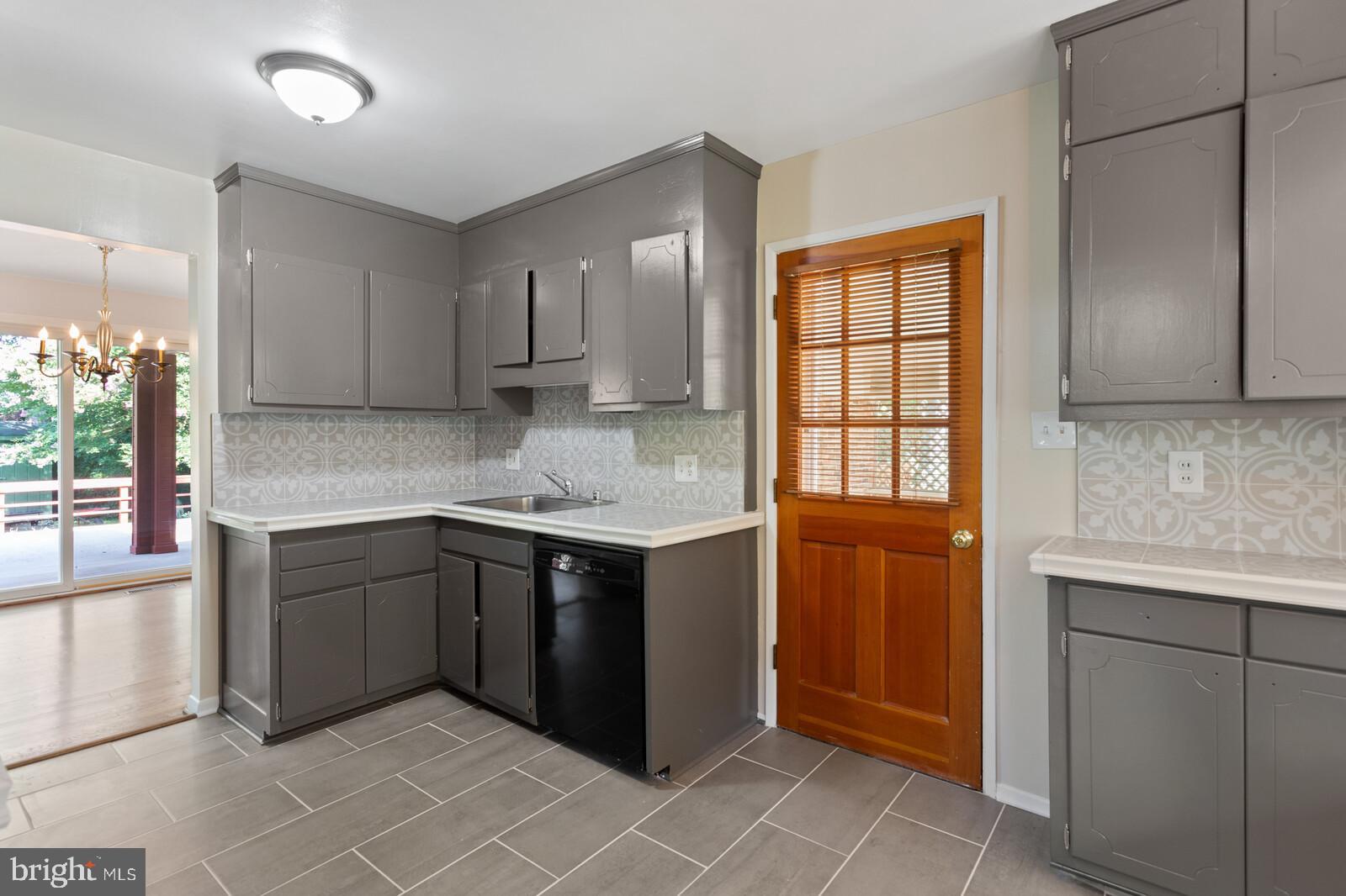 4132 Roberts Road Fairfax, VA 22030 - Photo 8 of 32 Kitchen