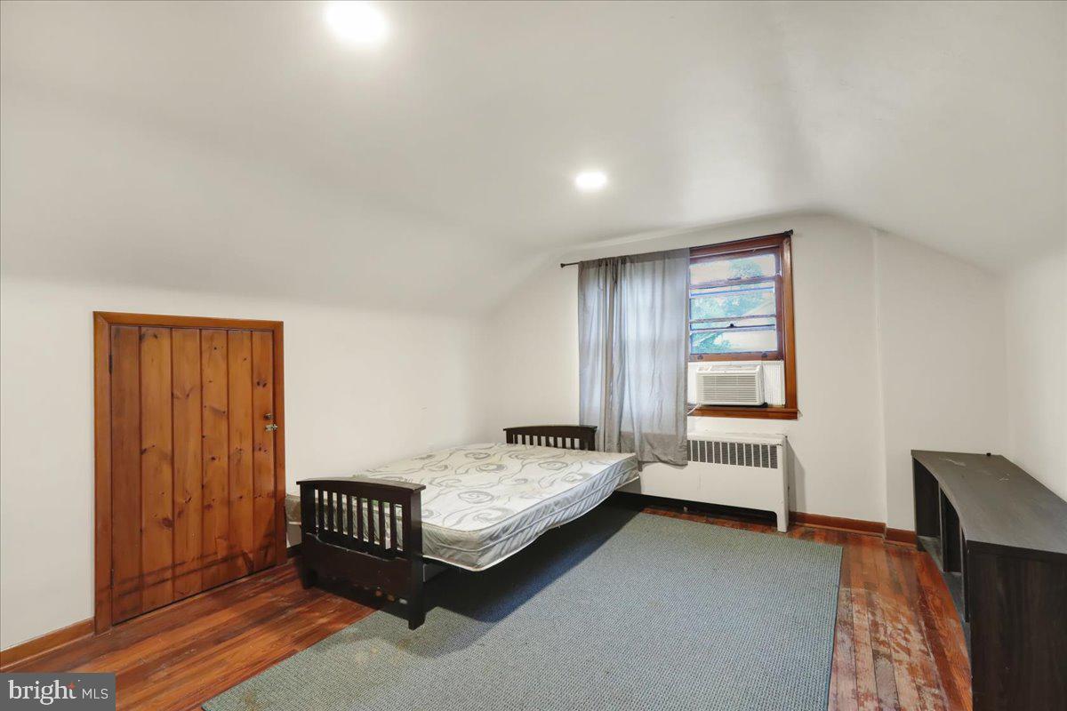 1135 Elverson Road Morgantown, PA 19543 - Photo 21 of 26 Upstairs Right Side Bedroom