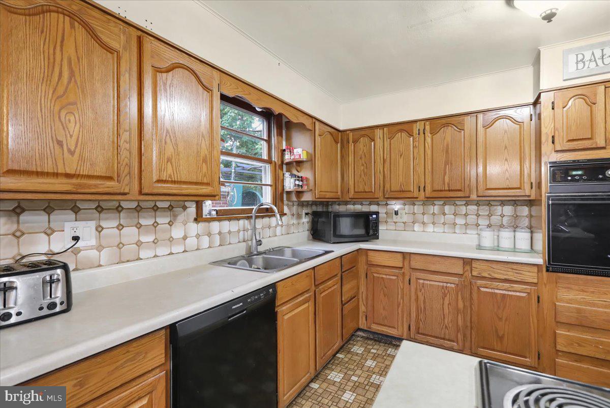 1135 Elverson Road Morgantown, PA 19543 - Photo 5 of 26 Kitchen