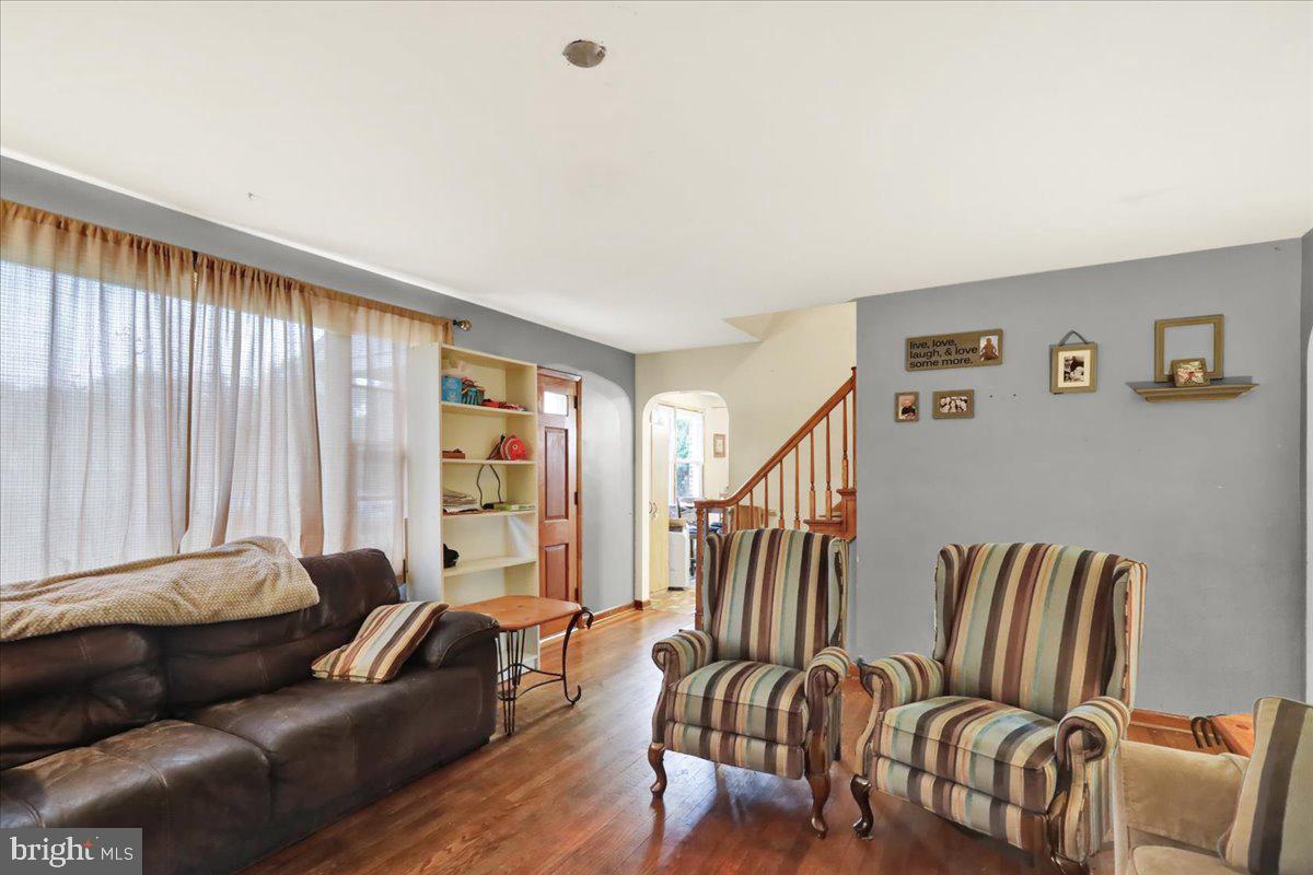 1135 Elverson Road Morgantown, PA 19543 - Photo 10 of 26 Living Room