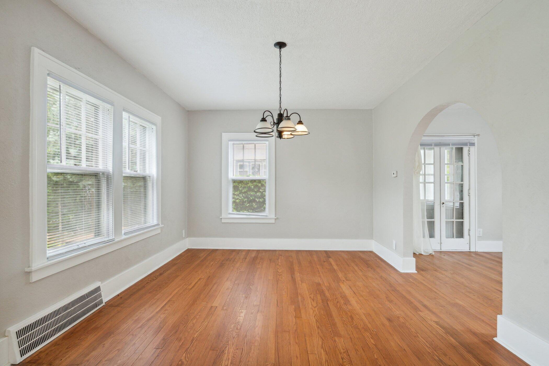 170 Chippewa Road Pontiac, MI 48341 - Photo 11 of 33 170-Chippewa-Rd-Pontiac-MI-48341-WindowS
