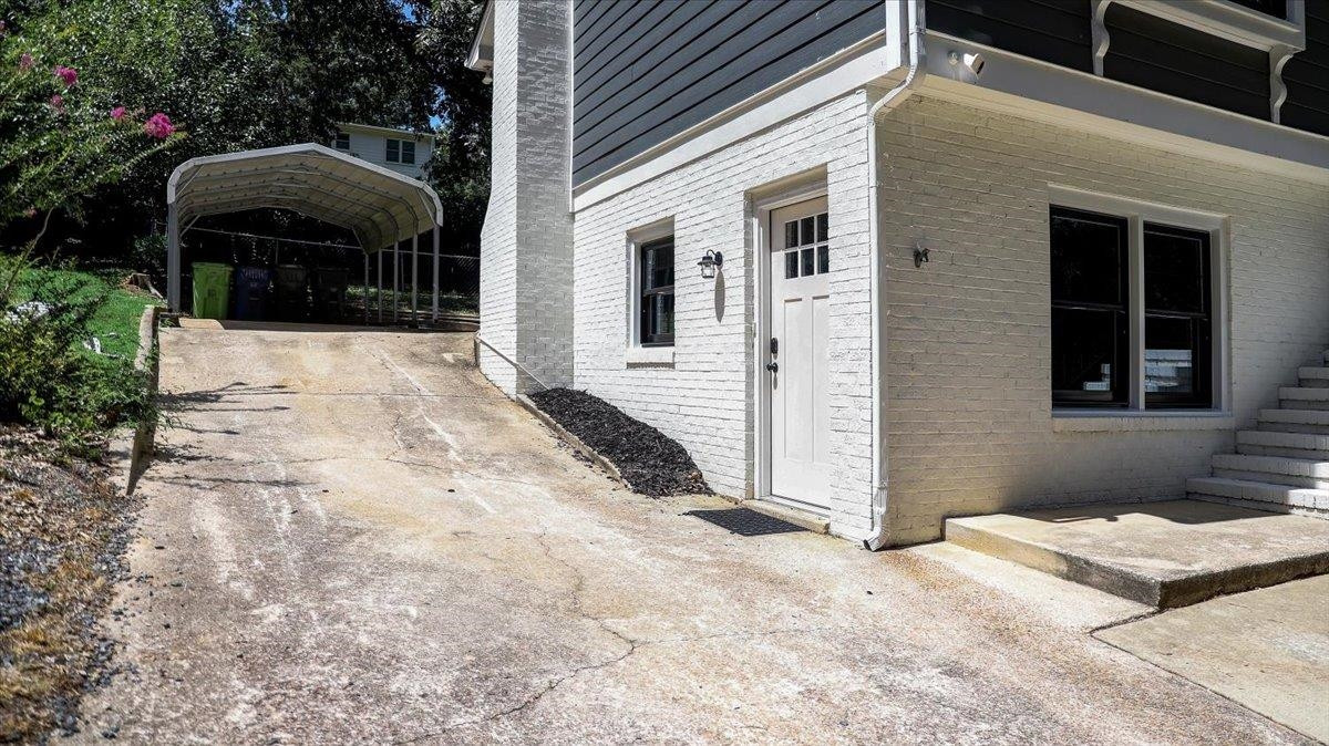 5321 Cherrycrest Court Raleigh, NC 27609 - Photo 4 of 40 Photo 4