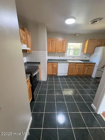 $1,300 | 415 Sterling Road, Jacksonville, NC 28546