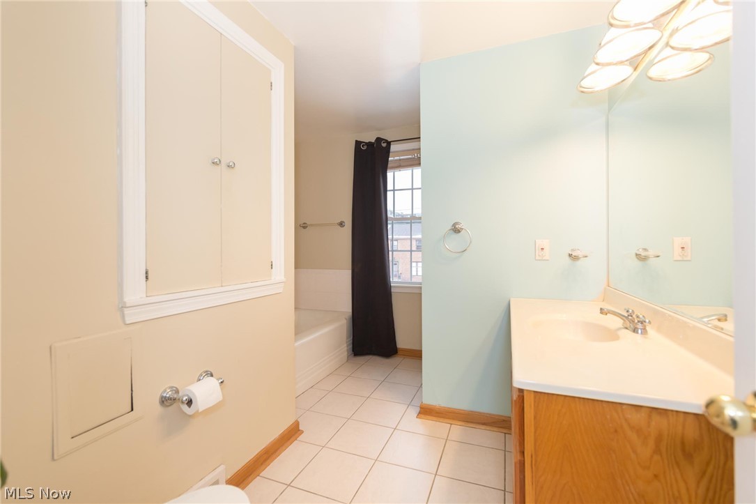 4414 Baintree Road University Heights, OH 44118 - Photo 18 of 28