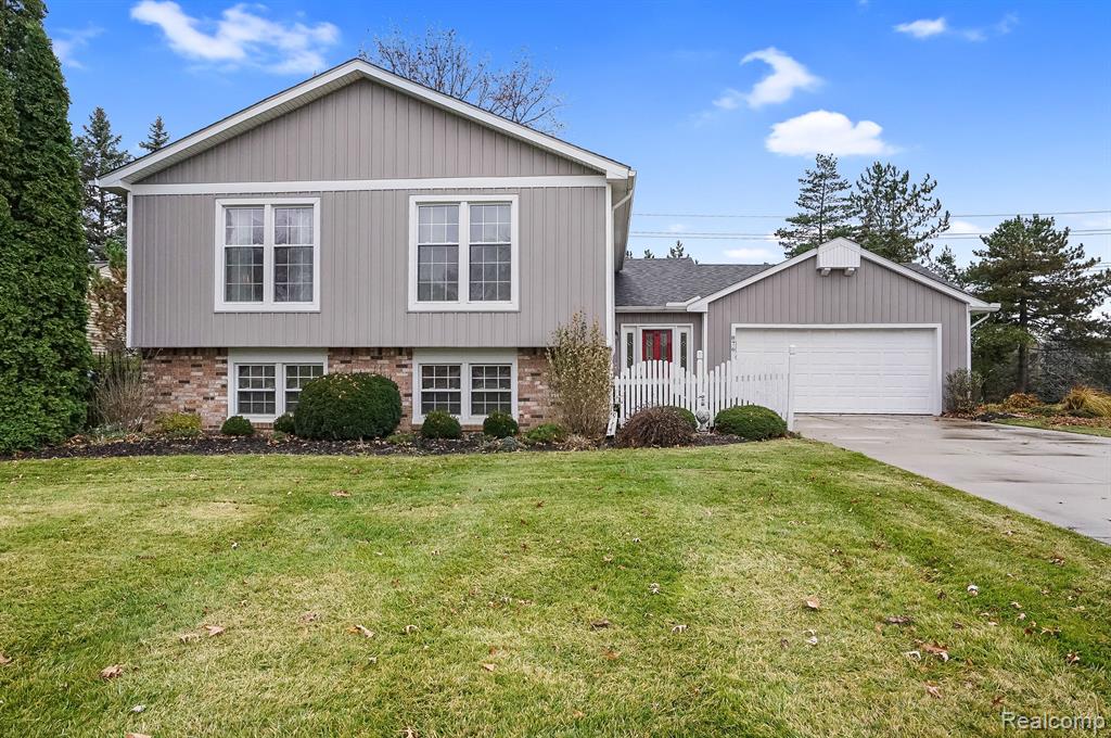 876 Dahlia Lane Rochester Hills, MI 48307 - Photo 40 of 44