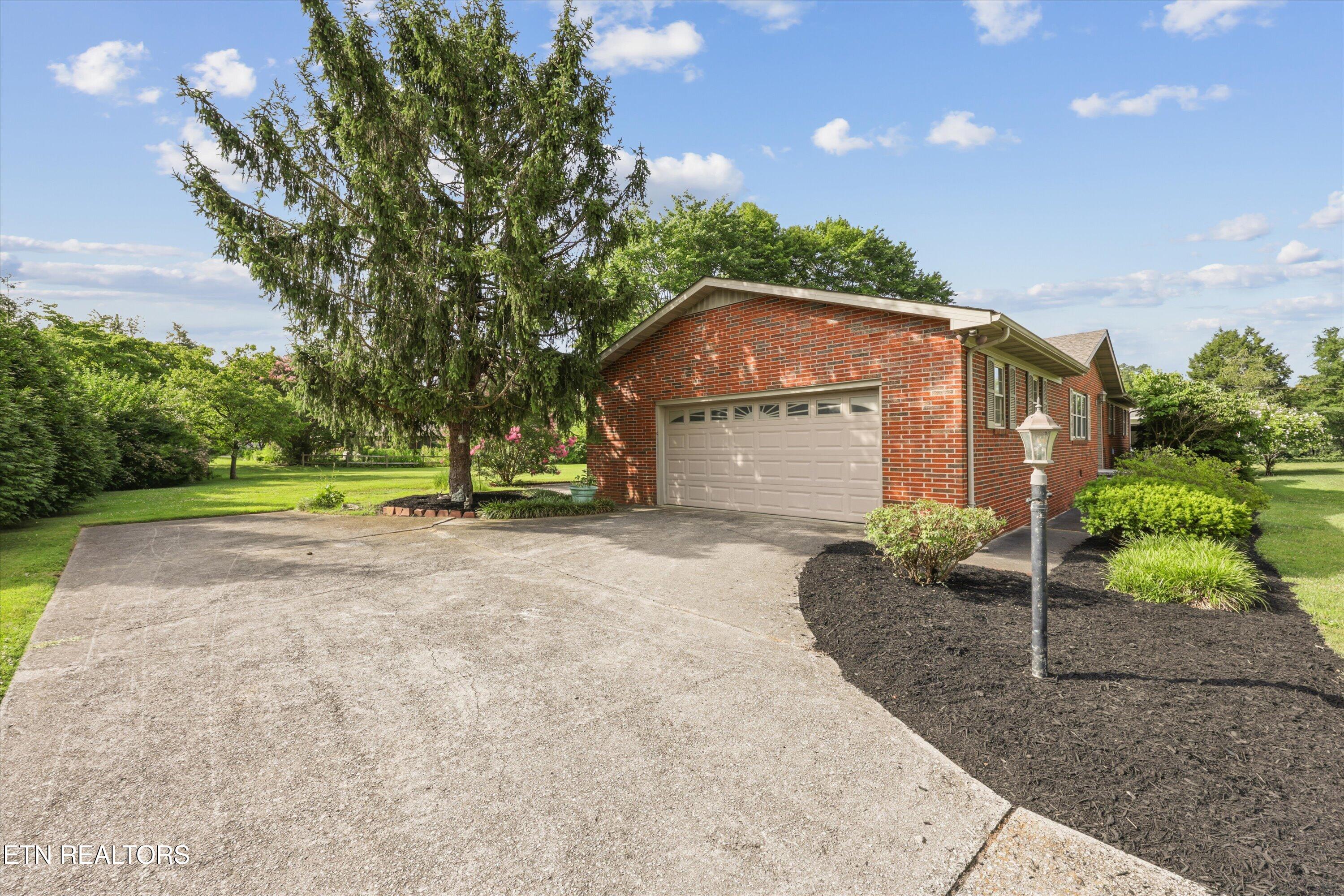 827 West Cunningham Street Alcoa, TN 37701 - Photo 32 of 43 38-827 W Cunningham St42
