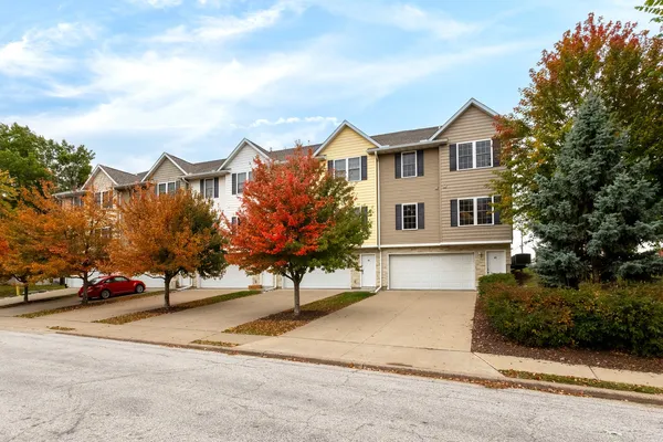 $1,750 | 320 East 29th Street, Davenport, IA 52803