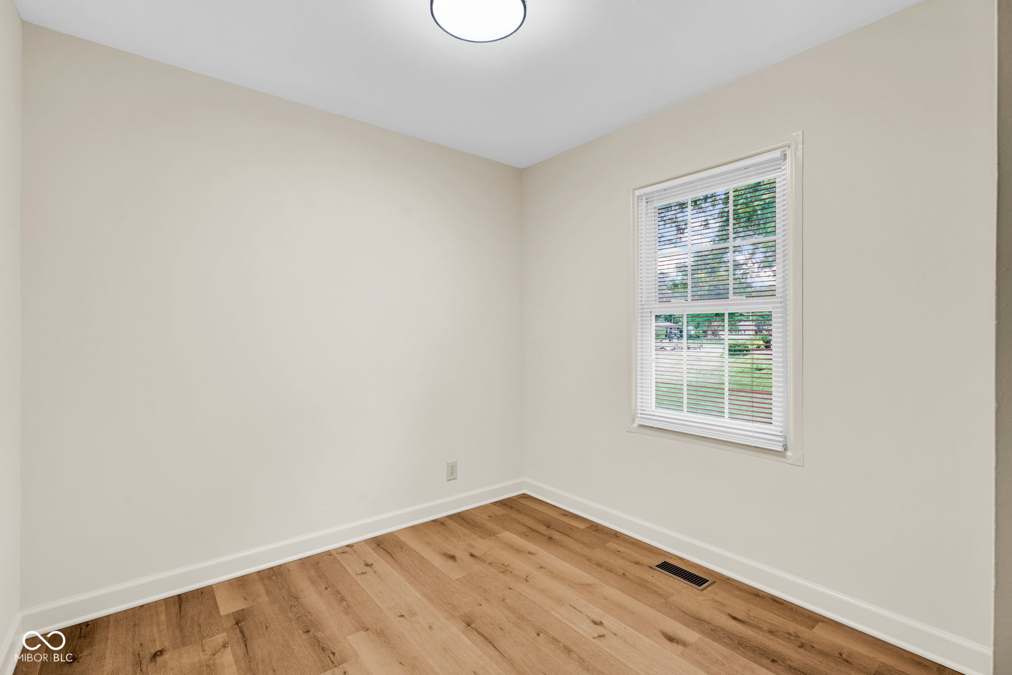 3050 Lucas Way Columbus, IN 47203 - Photo 10 of 24