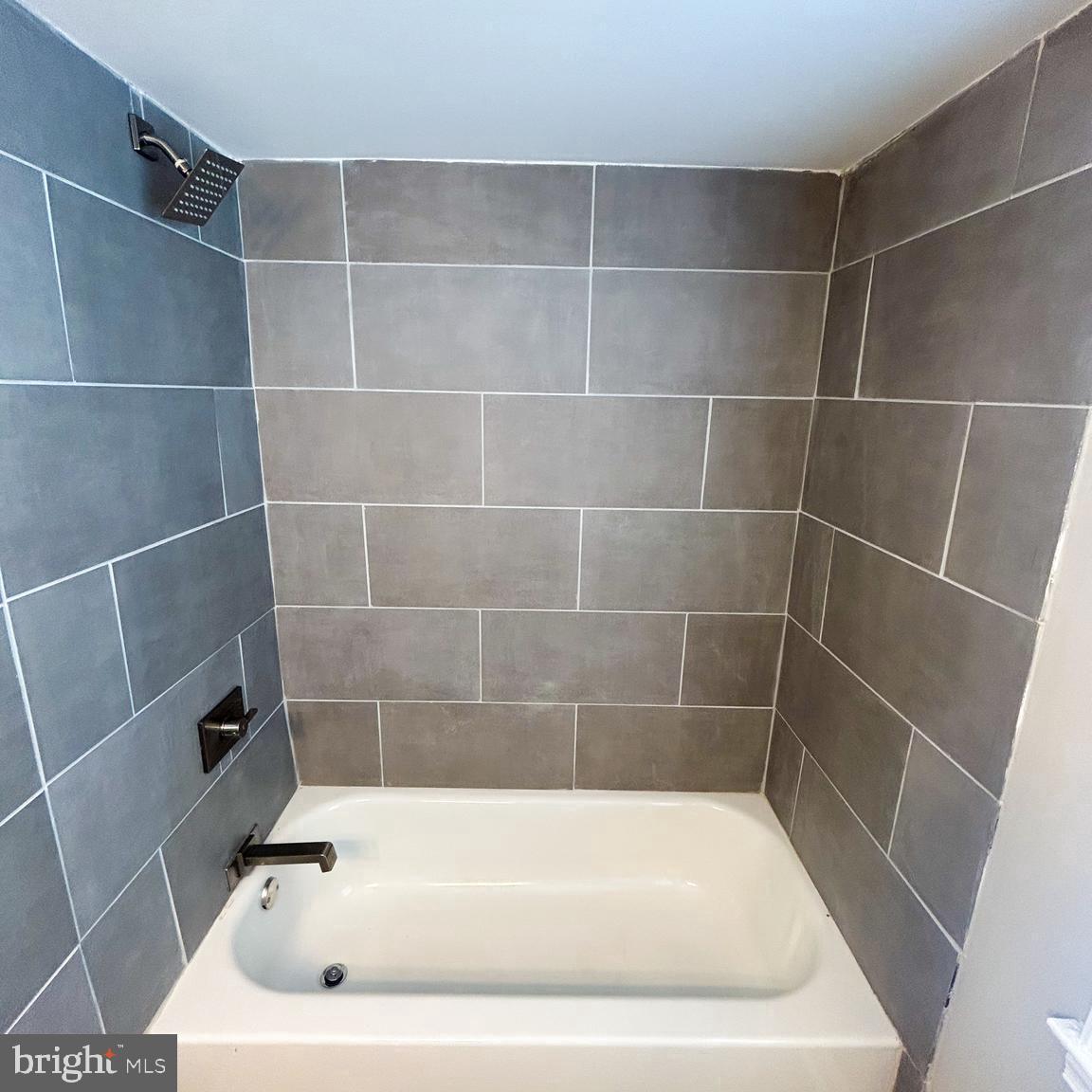 1260 Cedarcroft Road Baltimore, MD 21239 - Photo 10 of 18 a bathroom with a bathtub