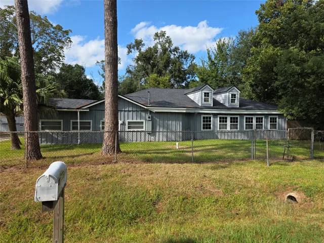 a view of house with a big yard