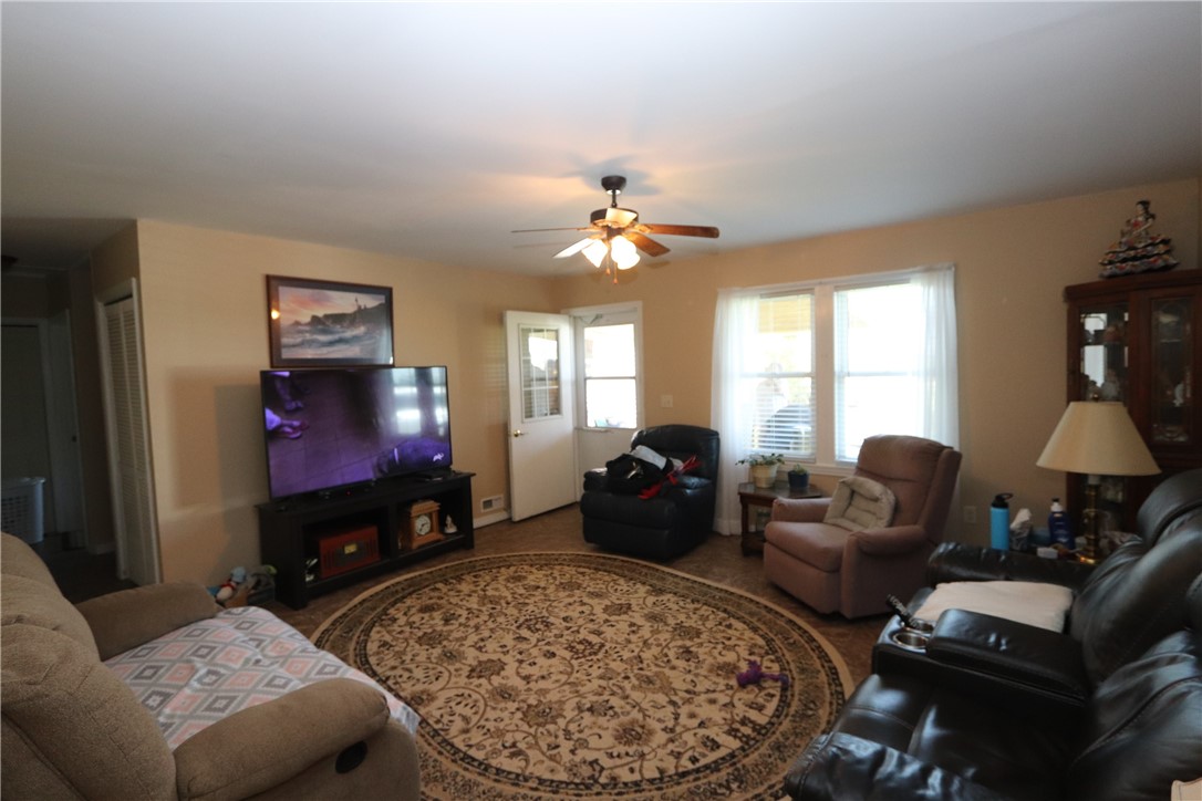 2426 Highway 32 Lovington, IL 61937 - Photo 4 of 23