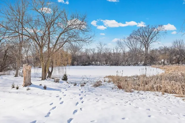 $715,000 | 21032 North Crestview Drive, Barrington, IL 60010