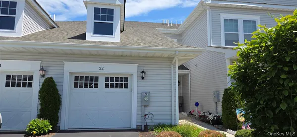 $425,000 | 22 Cricket Court, Shirley, NY 11967