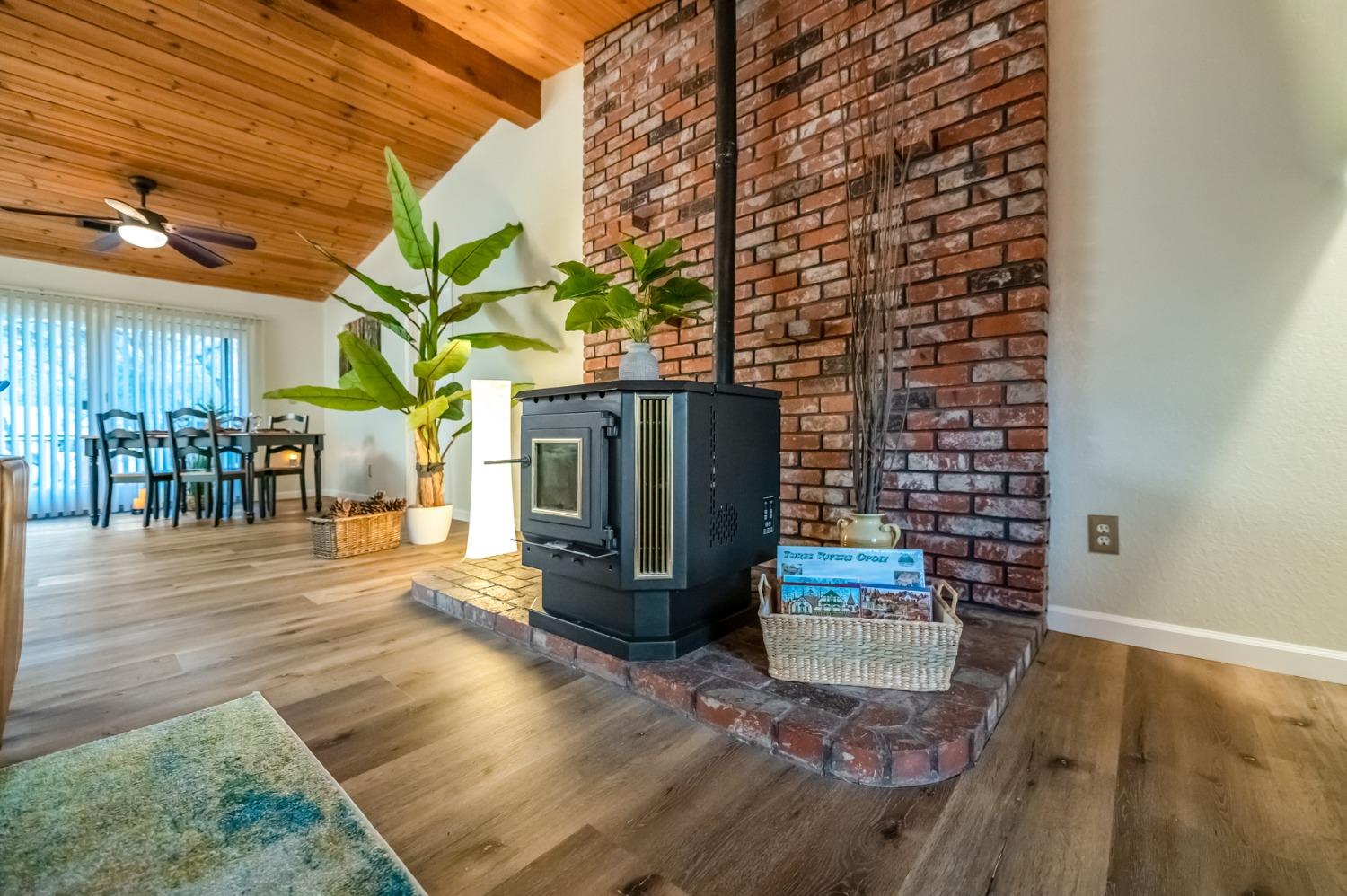 40984 Grouse Drive Three Rivers, CA 93271 - Photo 6 of 49 a living room with furniture and a wooden floor