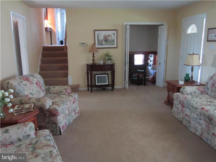 53 Snyder Lane Springfield, PA 19064 - Photo 16 of 25 Living Room