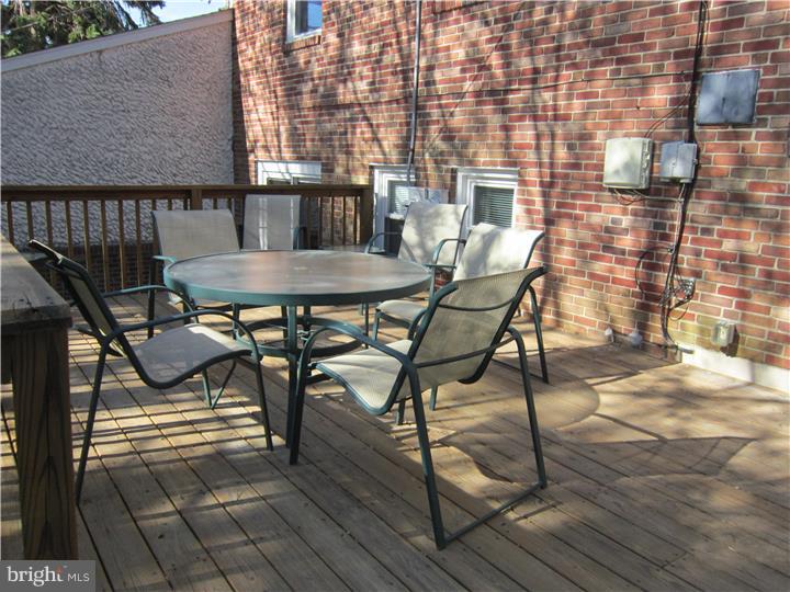 53 Snyder Lane Springfield, PA 19064 - Photo 22 of 25 Deck