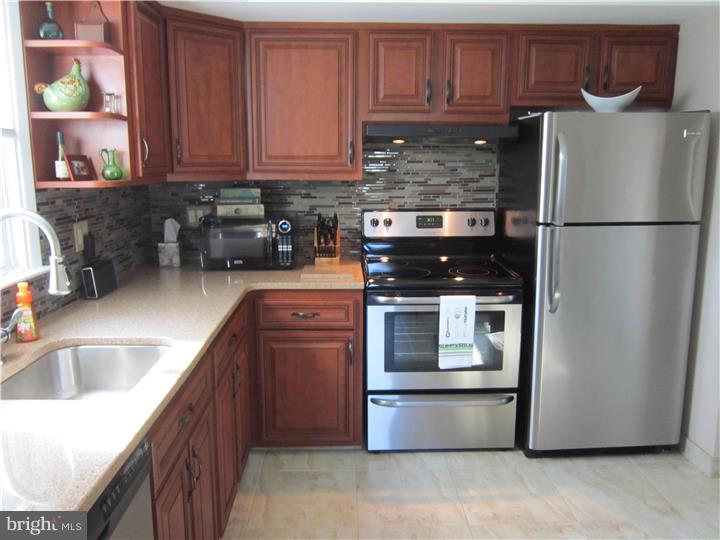 53 Snyder Lane Springfield, PA 19064 - Photo 4 of 25 Kitchen
