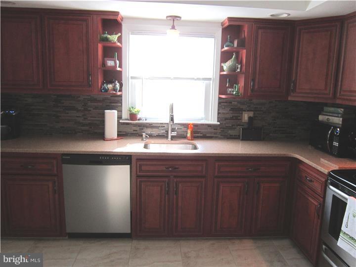 53 Snyder Lane Springfield, PA 19064 - Photo 5 of 25 Kitchen