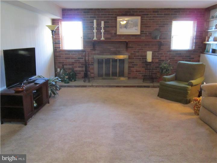 53 Snyder Lane Springfield, PA 19064 - Photo 7 of 25 Family Room
