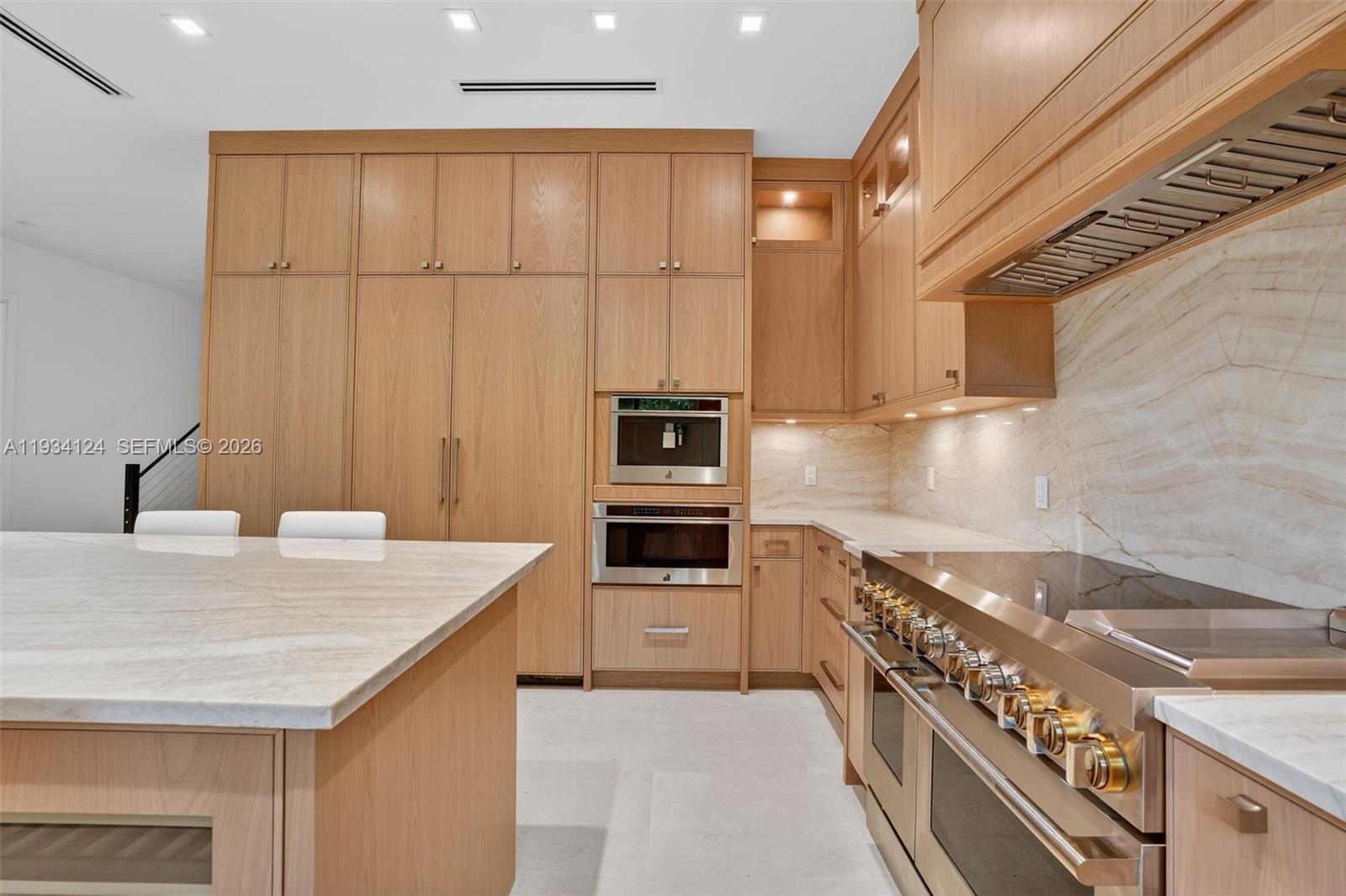 7222 Southwest 52nd Court Miami, FL 33143 - Photo 4 of 21