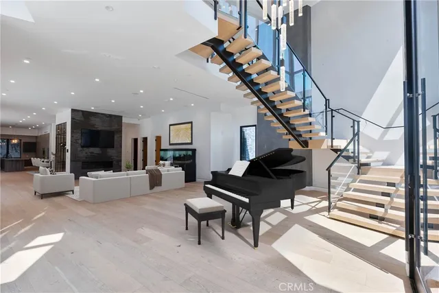 $7,377,777 | 4653 Vanalden Avenue, Tarzana, CA 91356