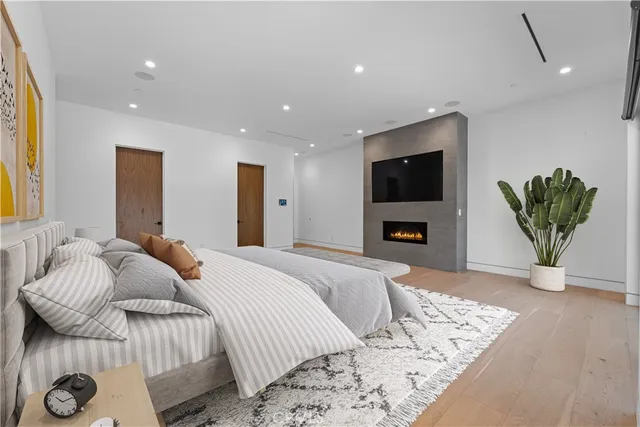 $7,377,777 | 4653 Vanalden Avenue, Tarzana, CA 91356