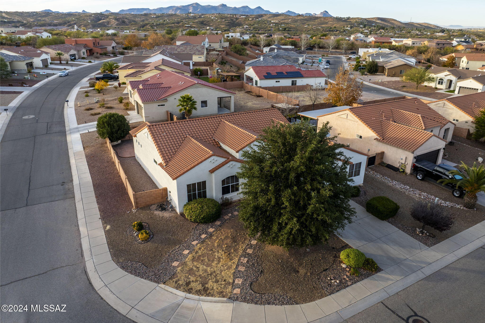 384 Via Capri Rio Rico, AZ 85648 - Photo 4 of 33