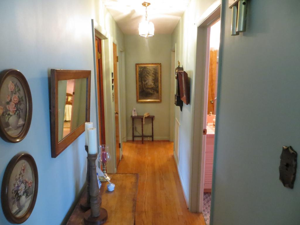 310 Lynfield Road Bristol, TN 37620 - Photo 12 of 21 hall
