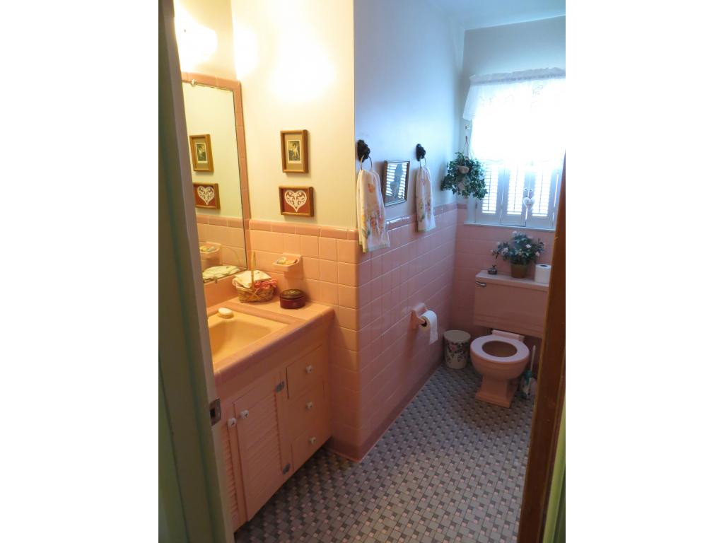 310 Lynfield Road Bristol, TN 37620 - Photo 13 of 21 hall bath