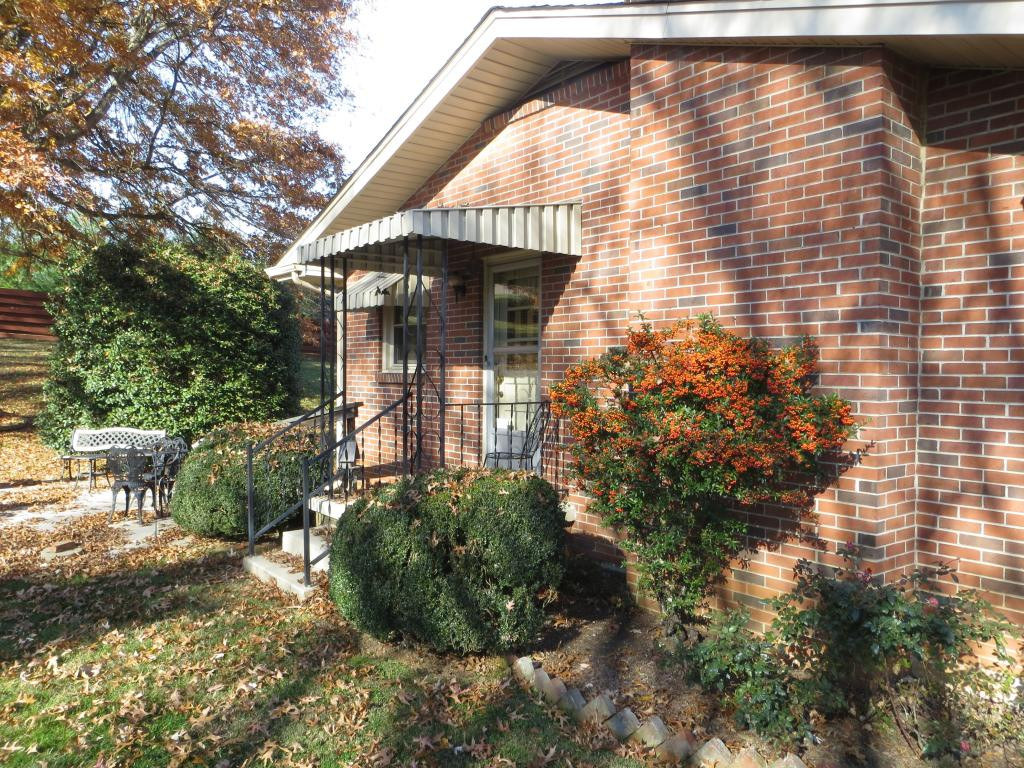 310 Lynfield Road Bristol, TN 37620 - Photo 6 of 21 side