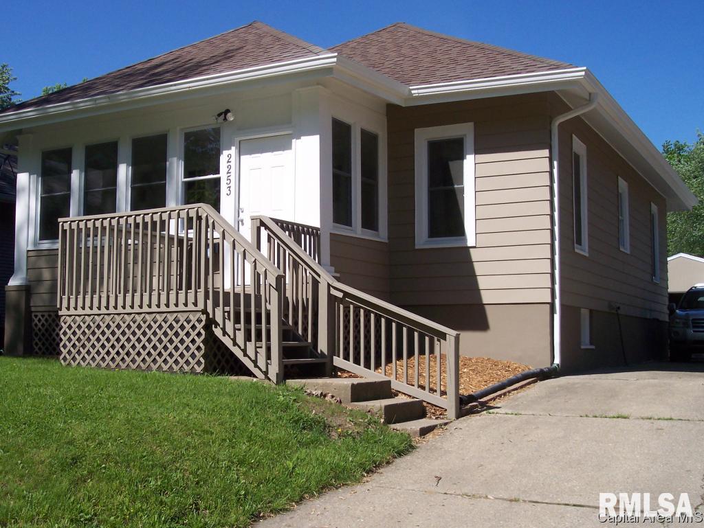 2253 Yale Boulevard Springfield, IL 62703 - Photo 3 of 19