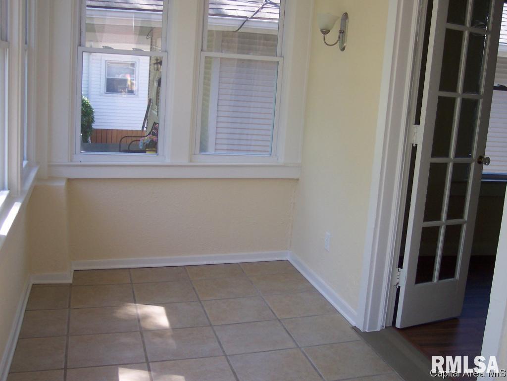 2253 Yale Boulevard Springfield, IL 62703 - Photo 4 of 19